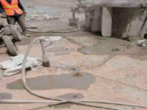 临武水泥混凝土路面板底注浆技术 路面脱空注浆整治方案